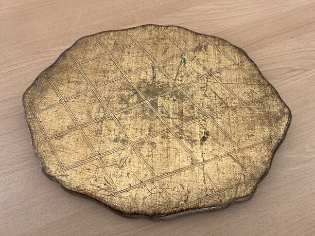 Hochwertiges Vintage-Dekotablett aus Holz mit gold-rotem Barockmuster, ca. 30 cm, gut erhalten (Bild 2)