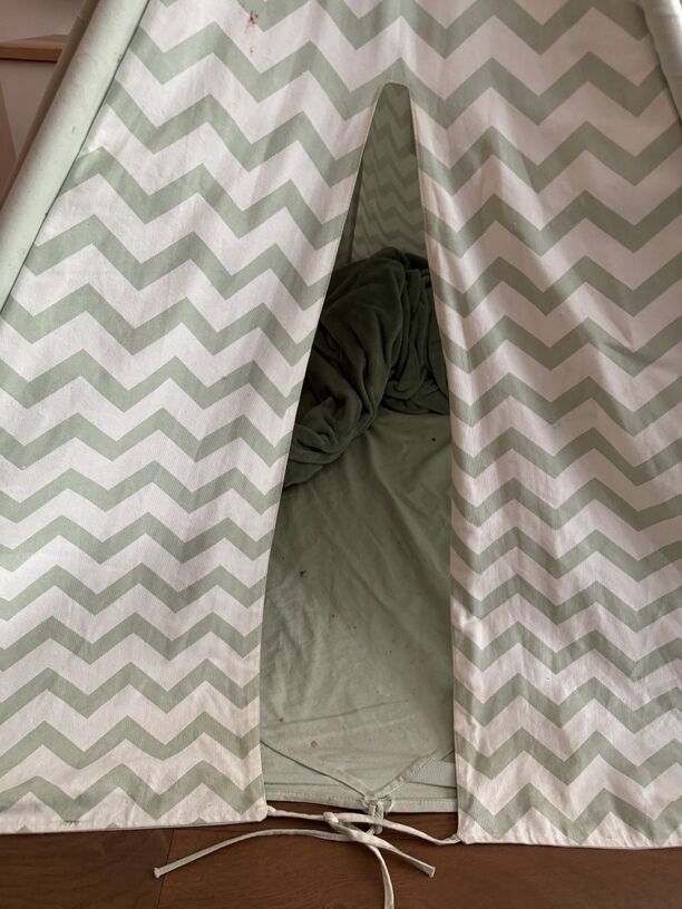 Alice & Fox Kinder-Tipi, Grün-Weiß Zickzack-Muster, ca. 120x120x160 cm, gebraucht (Bild 3)