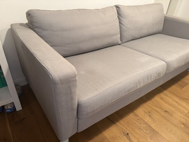 IKEA Sofa Karlstad in Grau mit Füßen von Prettypegs Modell Siri in Mintgrün (Bild 4)