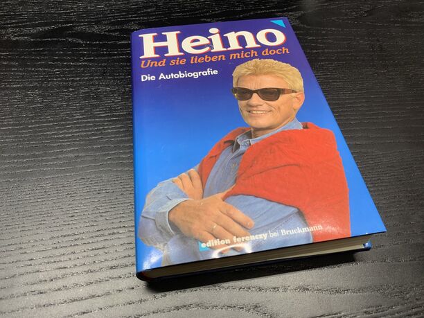 Signiertes Buch 'Heino - Und sie lieben mich doch' inkl. Autogrammkarte, wie neu