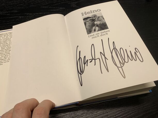 Signiertes Buch 'Heino - Und sie lieben mich doch' inkl. Autogrammkarte, wie neu (Bild 3)