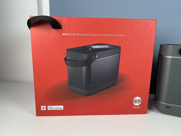 Bang & Olufsen Beolit 12 AirPlay Lautsprecher, Dark Gray, stabil und kompakt, technisch einwandfrei (Bild 2)