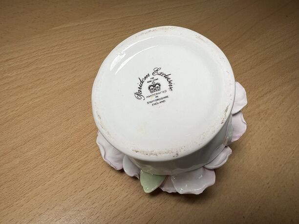 Porzellan-Blumendekor (Rosen), handgefertigt, Staffordshire/Bone China (Bild 2)